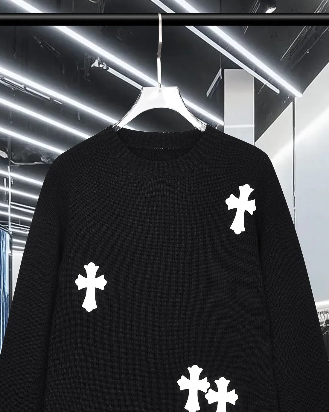 P270 Chrome Hearts/Cro Heart OS Loose Fit 2025fw Autumn and Winter New Style Classic Customized Leather Cross 🪡logo Round Neck Long Sleeve Off Shoulder Sweater Wool Sweater Imported Wool Blended Fabric Exquisitely Upgraded, Inspired by the 1980s Retro Original Fabric Official Same Style Round Neck Long Sleeve Suit Customized Mesh Sweater Thick Knitted Fabric Feels Very Comfortable Latest Brick Cabinet Synchronization for Spring and Summer Fashionable and Individual Super Versatile and Good-looking Style Very Suitable for Men and Women A must-have for everyone, hang tag, collar label, washed wheat, three labels complete. Color: black. white. Size: M-3XL